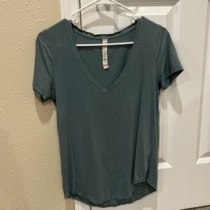 Lululemon woman’s v neck shirt